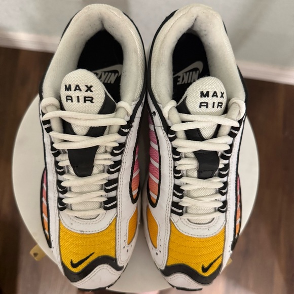 Nike Air Max Tailwind 4 Women’s Sneakers – Size 6.5 (White) - Picture 4 of 5